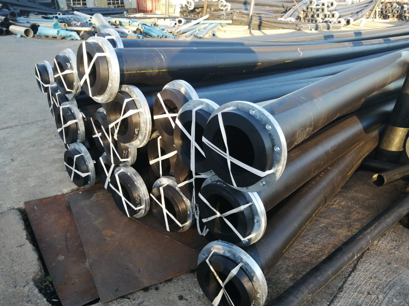 Combined rubber lined and HDPE pipe delivery for copper mine