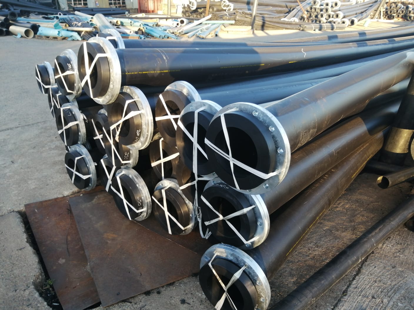 Combined rubber lined and HDPE pipe delivery for copper mine